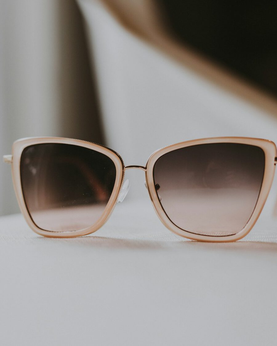 Lentes Cat Eye Dorados · Marco metálico